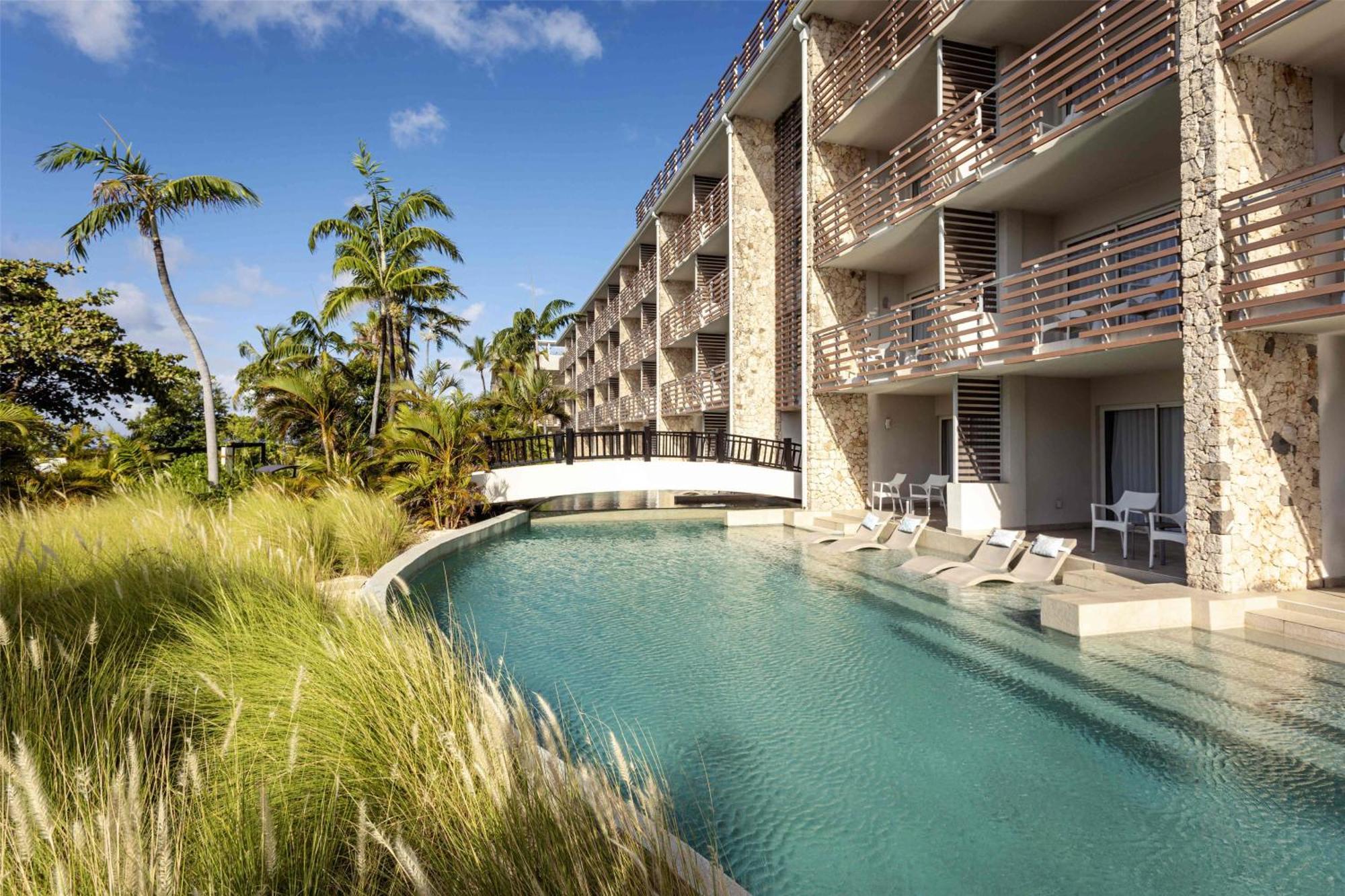 Swim Out Junior Suite